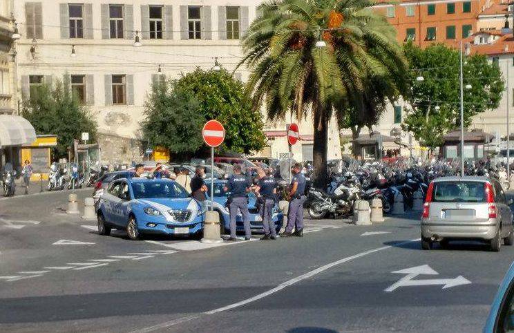 Sanremo, caccia ai responsabili delle risse nel centro storico, la polizia ferma altri 3 irregolari, verranno espulsi