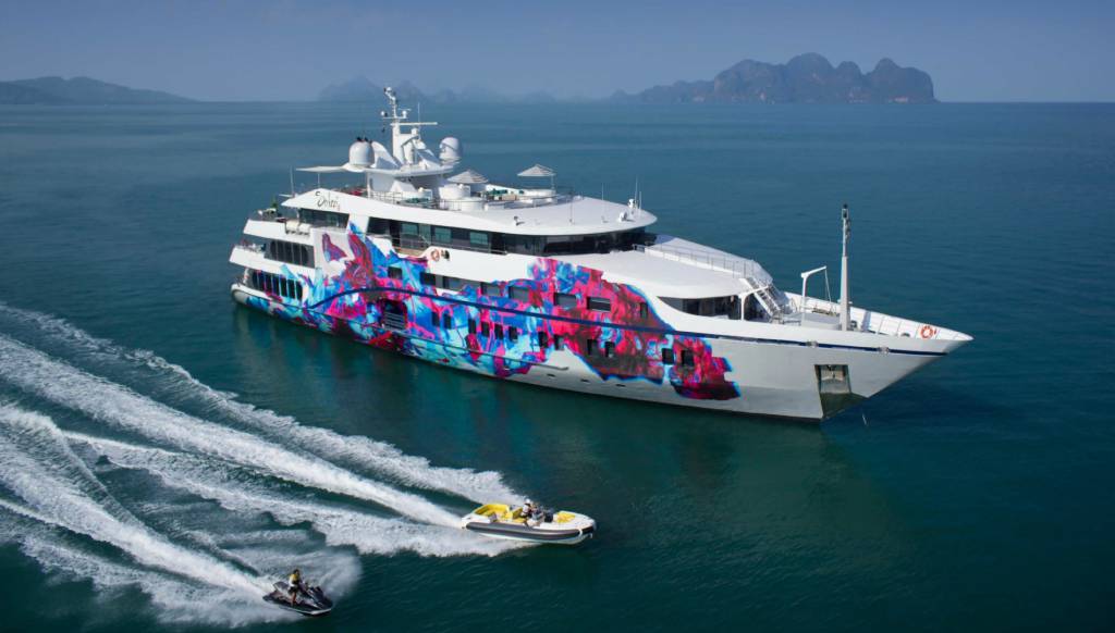 riviera24 - "Saluzi": il maxiyacht graffittato