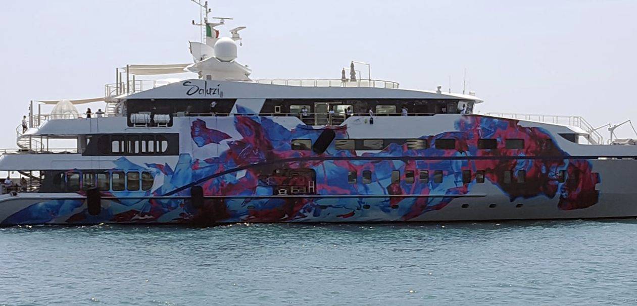 Sanremo, a Portosole arriva lo “Saluzi”: il maxiyacht graffittato