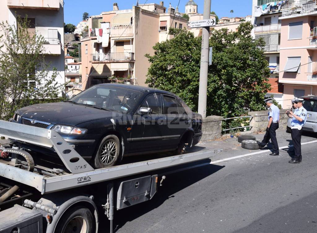 Sanremo, finalmente rimossa l&#8217;auto-casa di via Borea