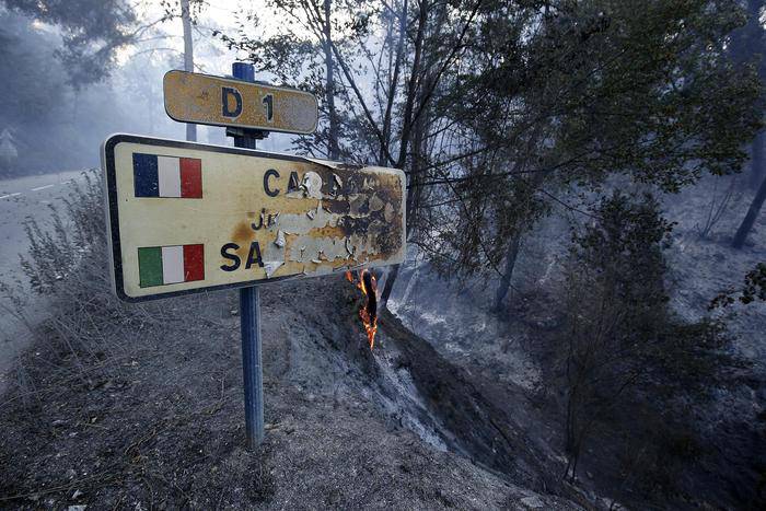 incendio costa azzurra