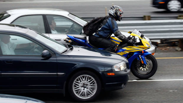 moto in autostrada