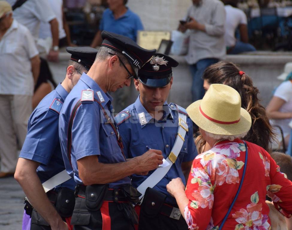 Sanremo, i carabinieri sequestrano una ventina di false griffes: erano tutte borse di marca taroccate