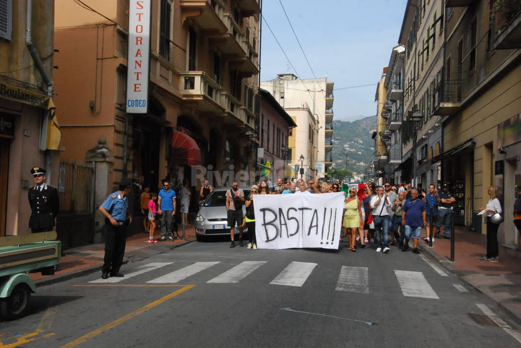 Decoro e sicurezza &#8220;Adesso Basta&#8221; e gli abitanti sono scesi in piazza a Ventimiglia