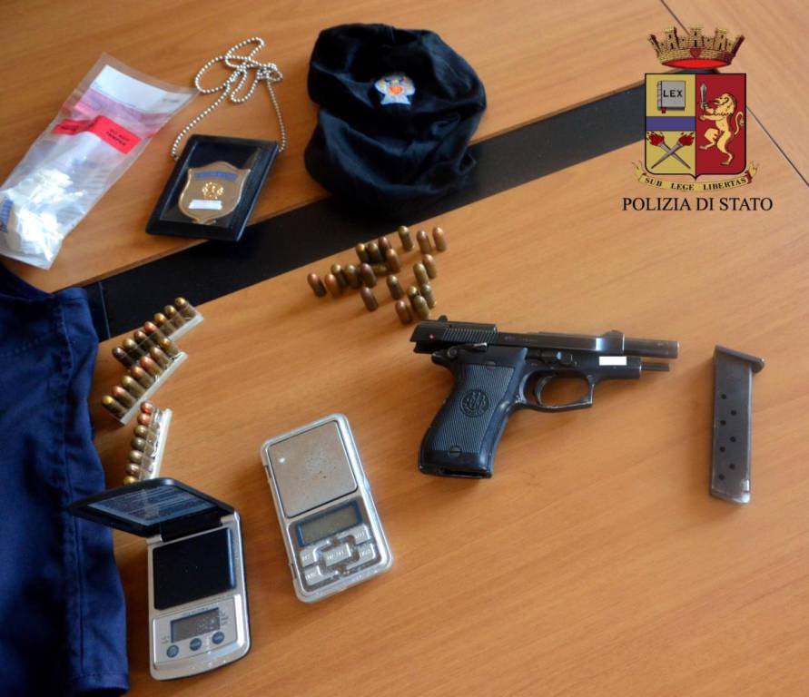 Imperia, aveva in casa droghe e una pistola rubata, incensurato arrestato dalla polizia