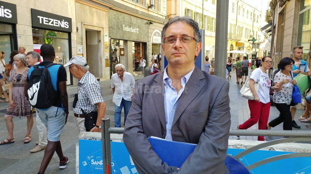 Marco Fusi e il flash mob davanti l’Ariston “I vigili hanno preso una cantonata epocale”