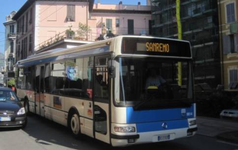 Atti osceni sul bus Sanremo-Taggia, chiesti più controlli delle forze dell’ordine