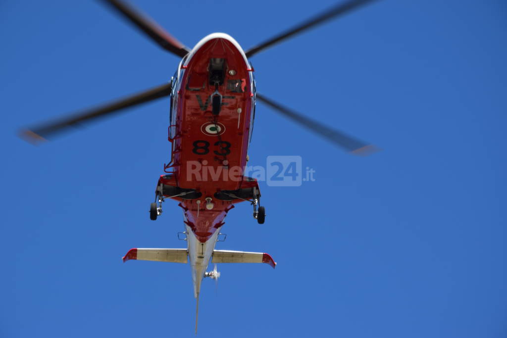 Vallebona, si brucia mentre lavora in campagna: anziana elitrasportata al centro ustionati di Torino