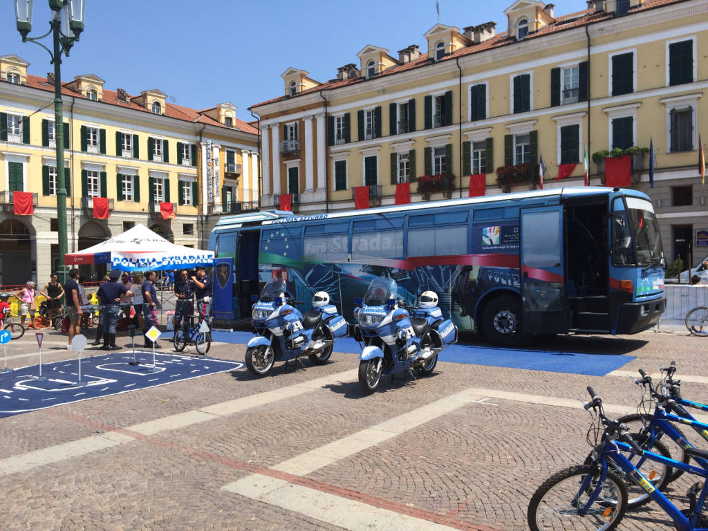 70 anni di polizia stradale: la sezione di Imperia incontra gli studenti a villa Boselli