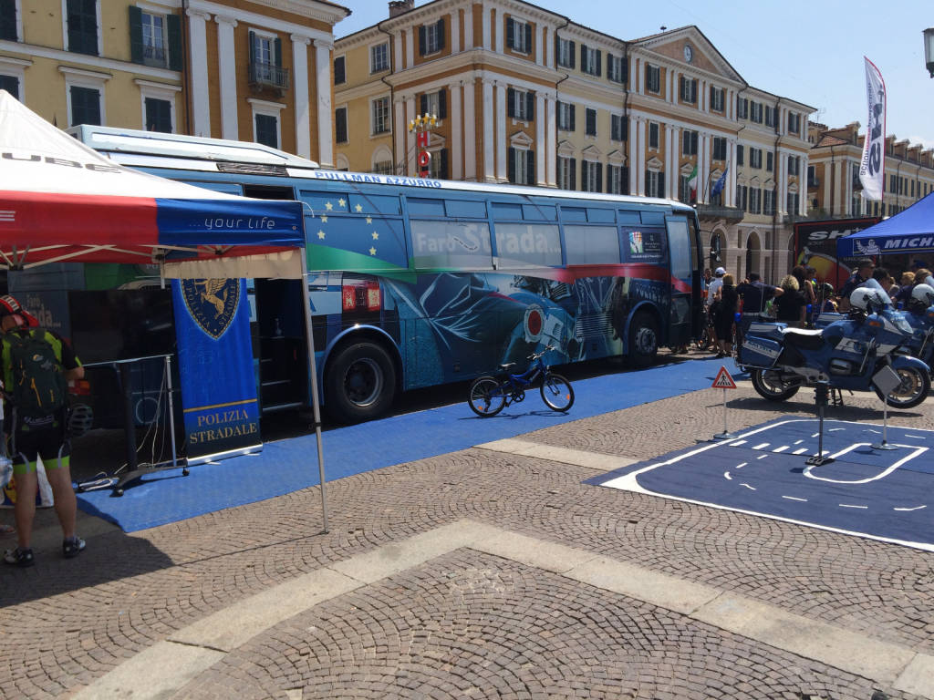 70 anni di polizia stradale: la sezione di Imperia incontra gli studenti a villa Boselli