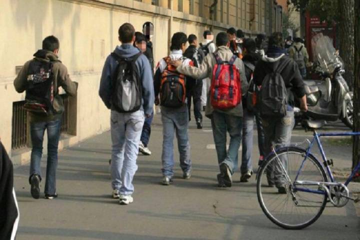 Studenti in vacanza, domani primo stop a due mesi dall’inizio delle lezioni