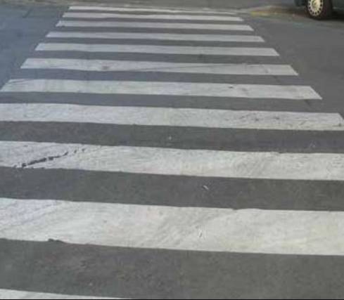 Viale Matteotti a Imperia e le strisce pedonali della discordia