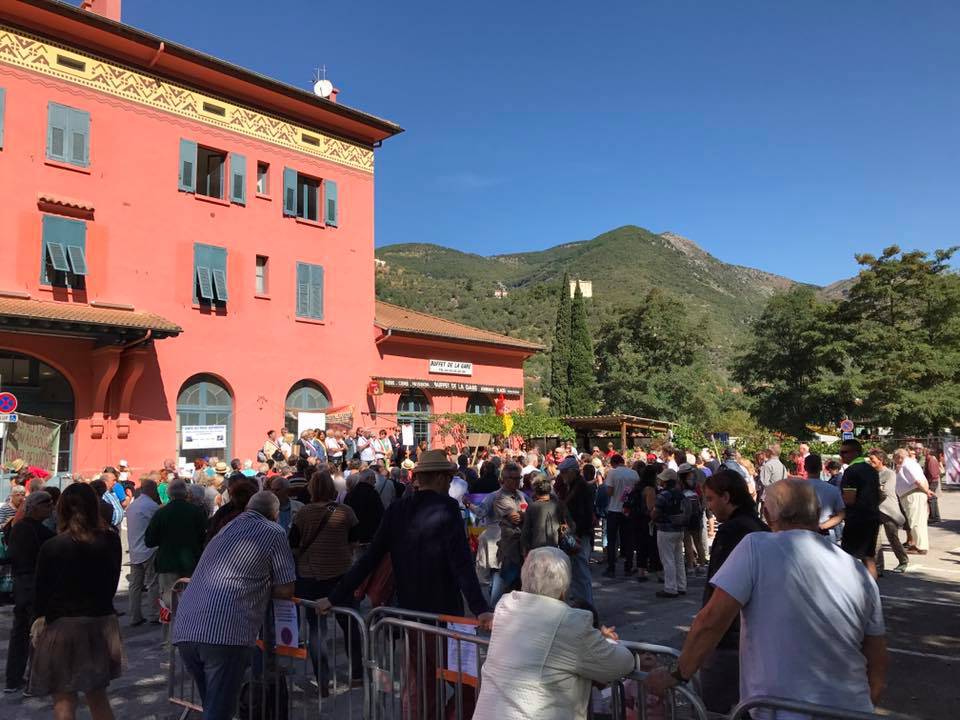 In centinaia a Breil-sur-Roja per salvare il trenino della val Roja della linea Cuneo-Ventimiglia