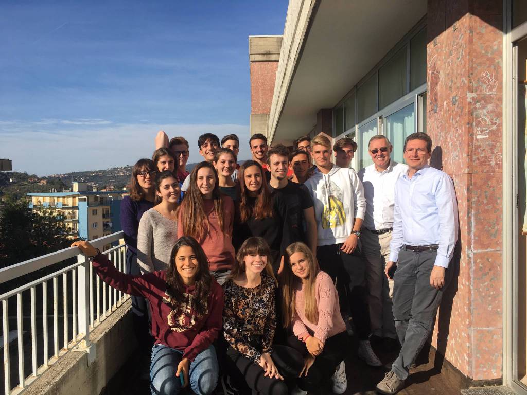 Imperia, incontro degli alunni del Liceo Scientifico “Viesseux” con il professore Anthony J. Carroll