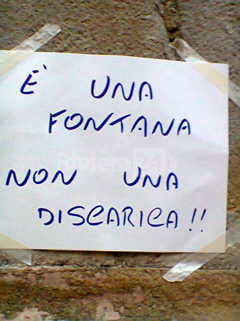 Sanremo, “E’ una fontana non una discarica”: avviso agli incivili che usano l’obelisco di piazza Bresca come una pattumiera