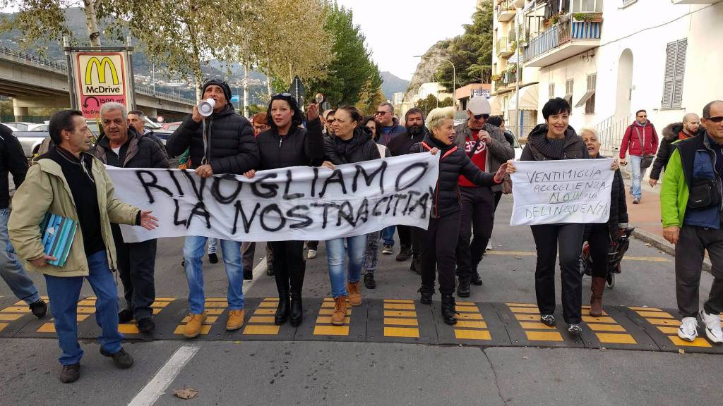 Il corteo di "Ventimiglia Libera"