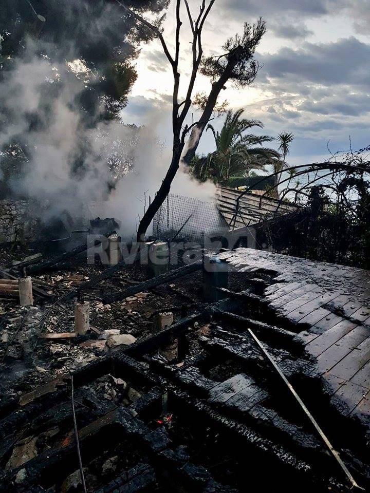 Ventimiglia, incendio prefabbricato ai Balzi Rossi