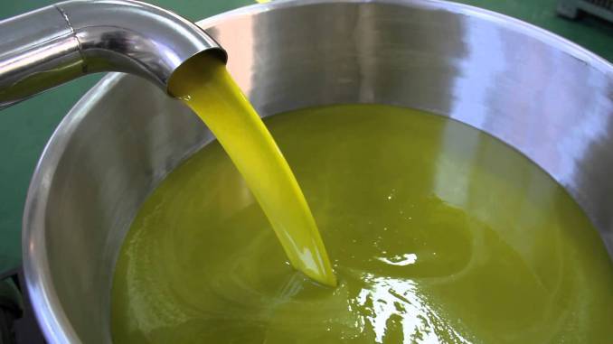 Olio in arrivo dall’estero “spacciato” come italiano, l’allarme lanciato dalla Coldiretti