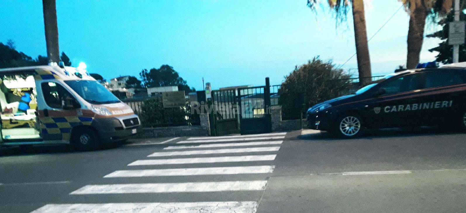 Ospedaletti, litigio tra mamme all’uscita di scuola finisce a botte: intervengono carabinieri, polizia locale e 118