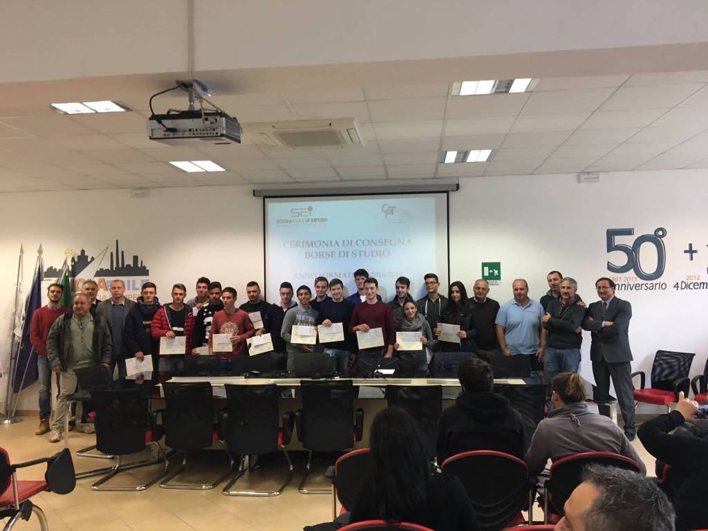 Imperia, consegnate ai ragazzi più meritevoli della Scuola Edile le borse di studio