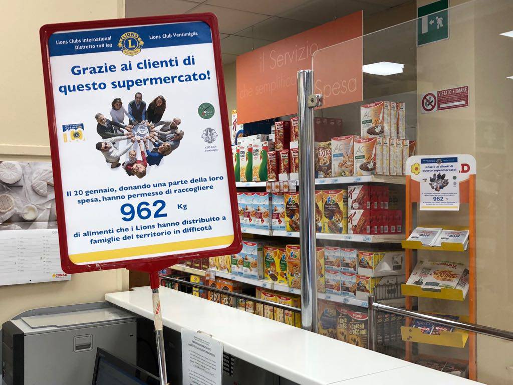 Sanremo, grande successo per la raccolta di generi alimentari organizzata dal Lions Club