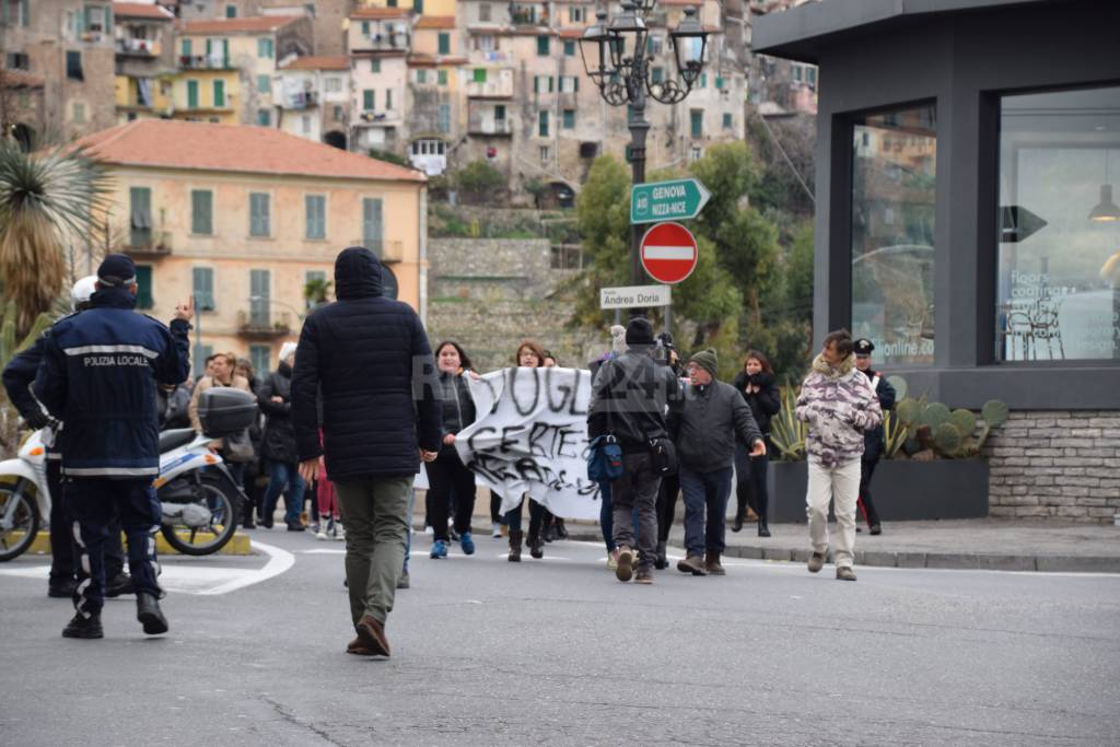 Manifestazione genitori scuola Cavour