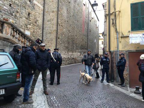 Ventimiglia, parte il corteo dei genitori della scuola Cavour nella Città Alta