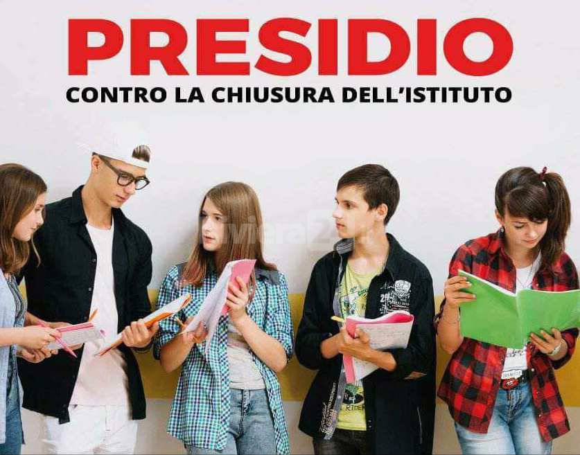 Ventimiglia, contro la chiusura della scuola Cavour il presidio di Forza Nuova e Fiamma Tricolore