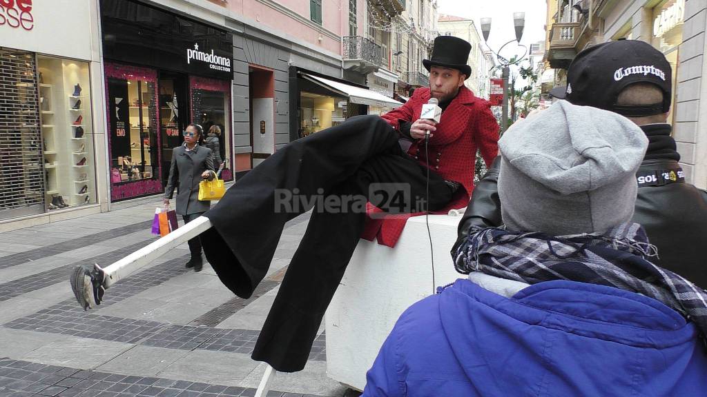 Sanremo, gli artisti di strada scendono in piazza contro il regolamento del Comune