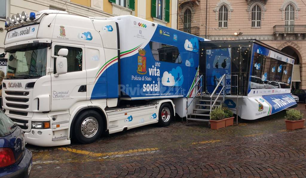 Sanremo, la Polizia di Stato presente al Festival con la 5^ edizione di “Una vita da social”