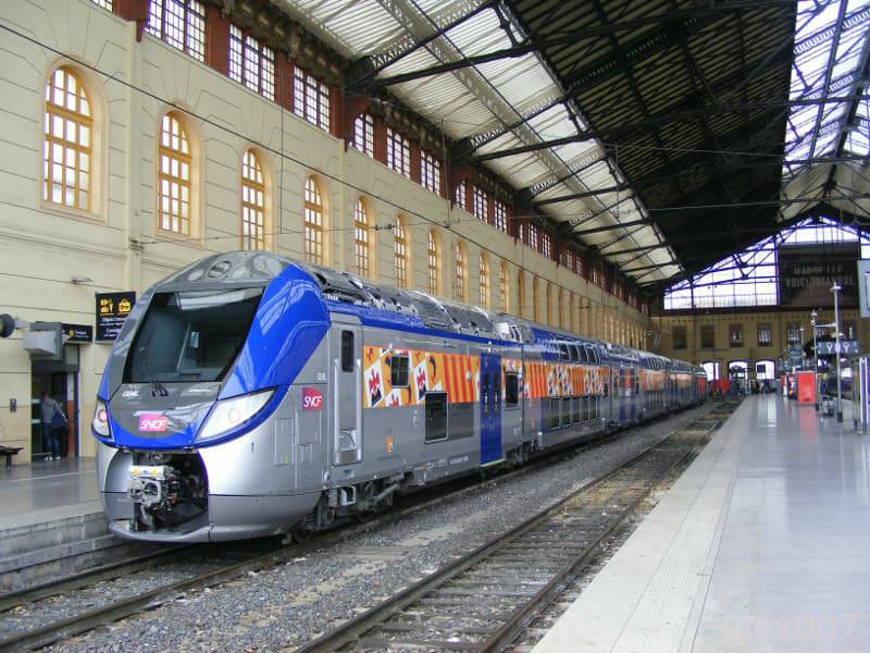 Nuovo Ter Jumbo con 3 ore di ritardo, pendolari: “Ferrovie francesi da Terzo Mondo”