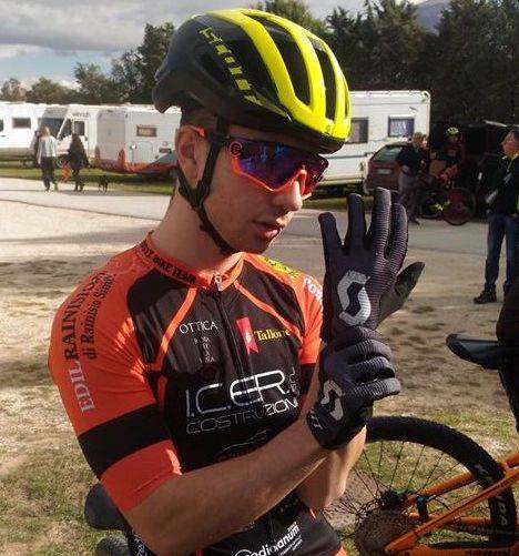 Matteo Siffredi del Rusty Bike Team Icer Costruzioni vince nelle Marche