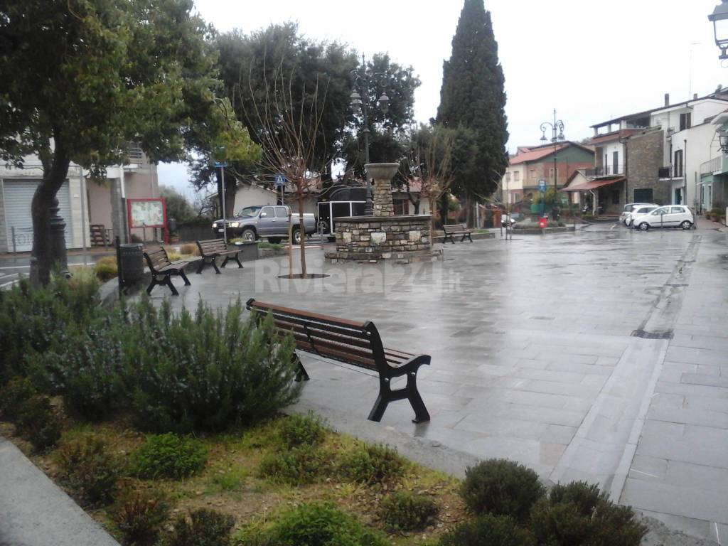 Pompeiana, restyling di piazza Dante: i parcheggi lasciano spazio ad un'area verde