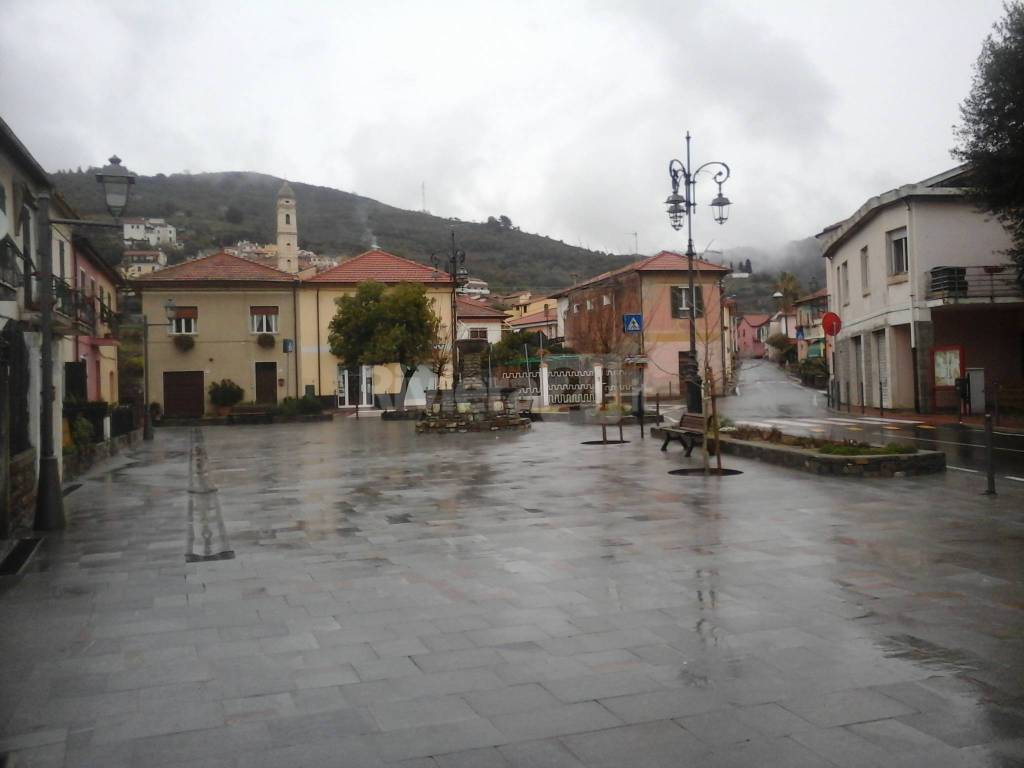 Pompeiana, restyling di piazza Dante: i parcheggi lasciano spazio ad un'area verde