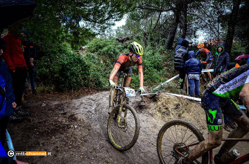 Matteo Siffredi del Rusty Bike Team Icer Costruzioni vince a Laigueglia