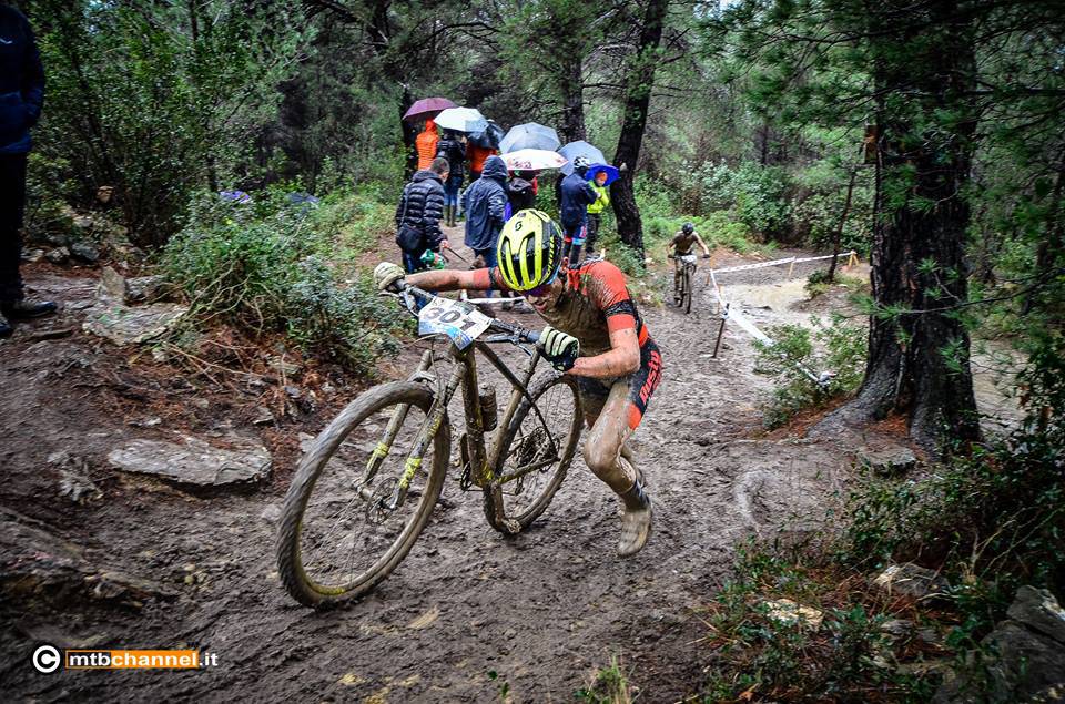 Matteo Siffredi del Rusty Bike Team Icer Costruzioni vince a Laigueglia