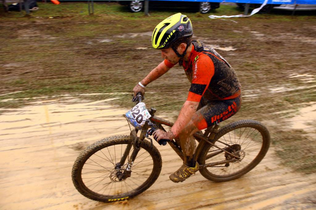 Matteo Siffredi del Rusty Bike Team Icer Costruzioni vince a Laigueglia