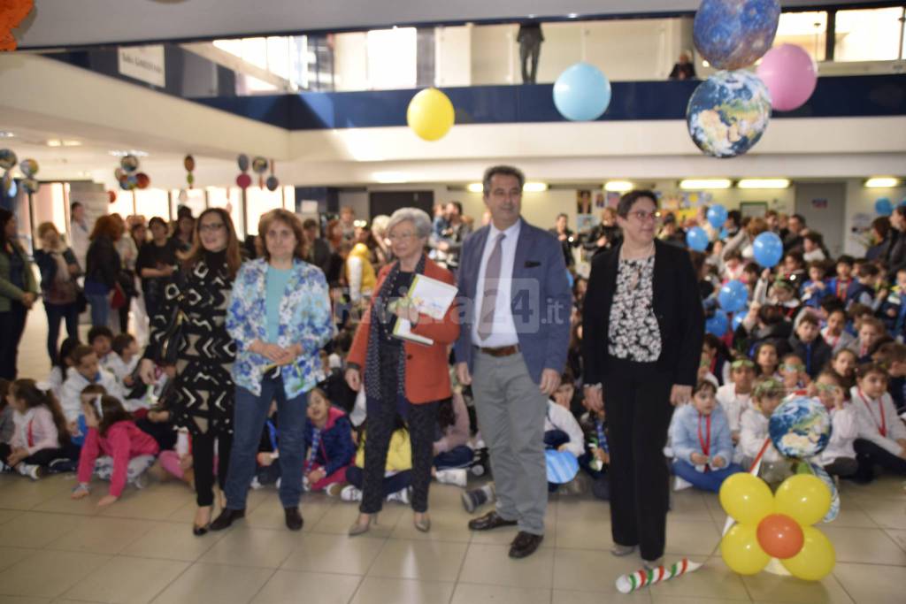 Sanremo, tra sfilate di bambini e palloncini con semi di spinaci si apre il Festival della salute