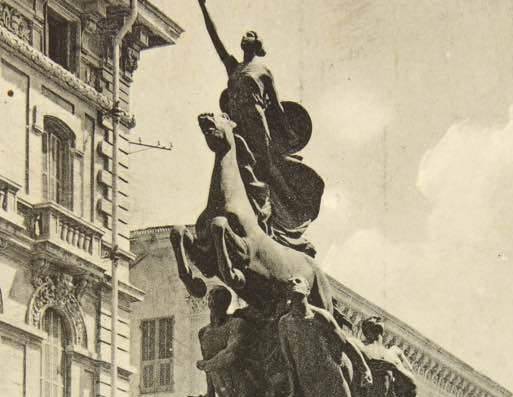 Alpini di guardia al nuovo monumento ai caduti di Sanremo