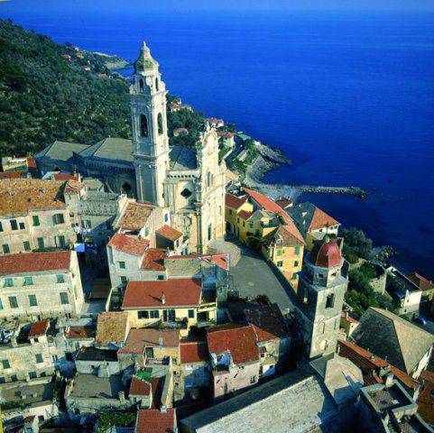 Cervo, al via il servizio Marebus e nuova tariffa giornaliera per i posteggi blu