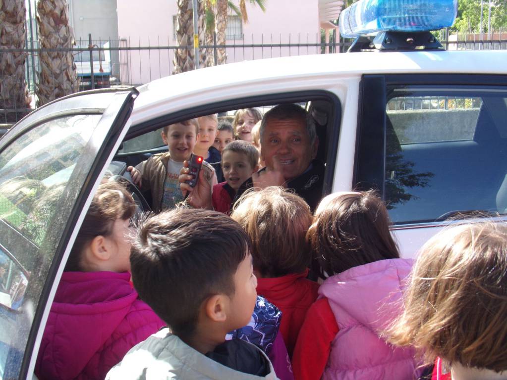 Imperia, i bambini della scuola di Borgo Prino ricevono le “patenti da pedone”