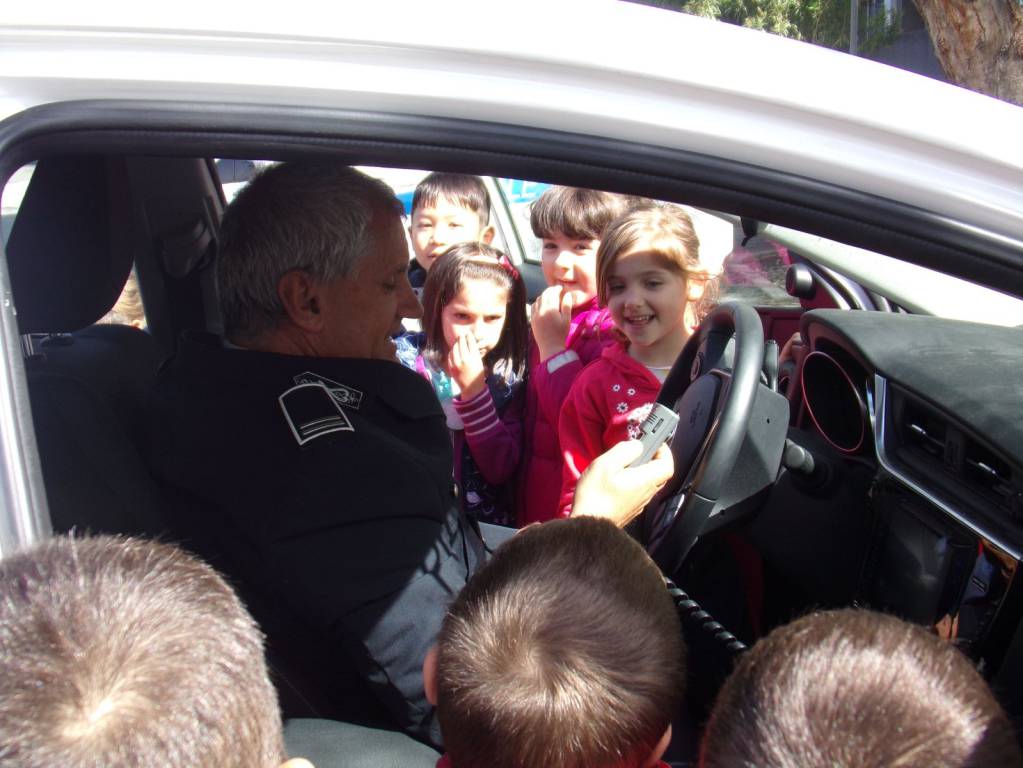 Imperia, i bambini della scuola di Borgo Prino ricevono le “patenti da pedone”