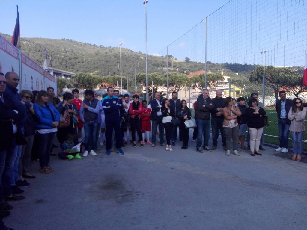 Il Don Bosco Vallecrosia Intemelia inaugura il nuovo campetto sintetico e intitola la Scuola Calcio “Mauro Rabozzi”