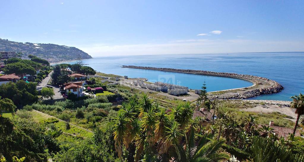 Porto di Ospedaletti, l’associazione “Ponente Cultura e Ambiente”: «Opera incompiuta, enorme danno ambientale»