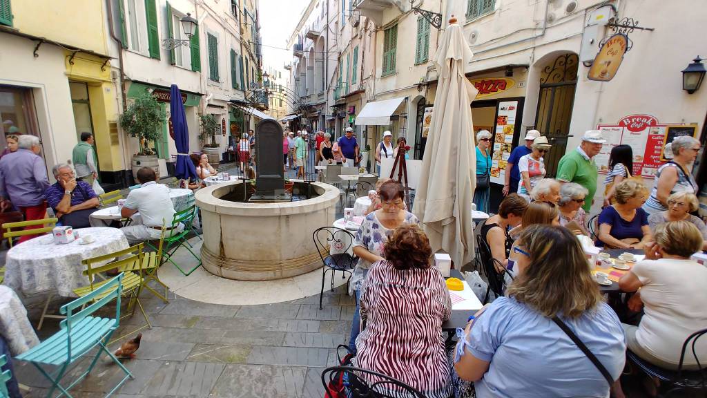 Limiti ai dehors e ombrelloni &#8220;temporizzati&#8221;, succede a Sanremo