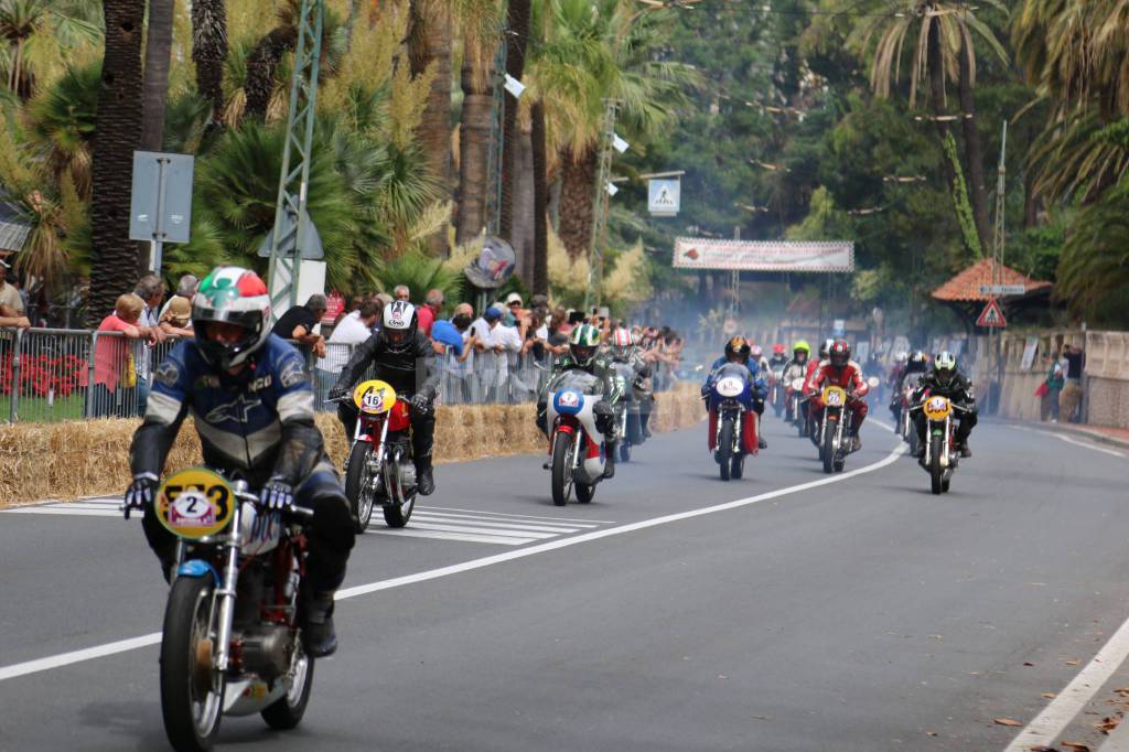 riviera24-Ospedaletti, lo spettacolo delle moto e auto storiche alla rievocazione del Circuito