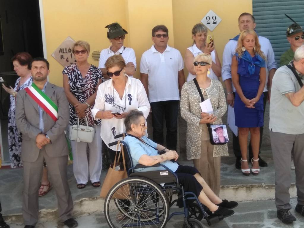 Alpini a Vallecrosia, consegnate alle madri dei caduti nelle missioni di pace le medaglie del Centenario