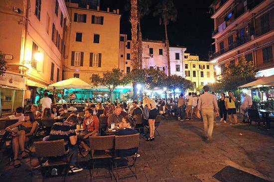 Sanremo, la musica prosegue con “Live in Piazza Bresca”