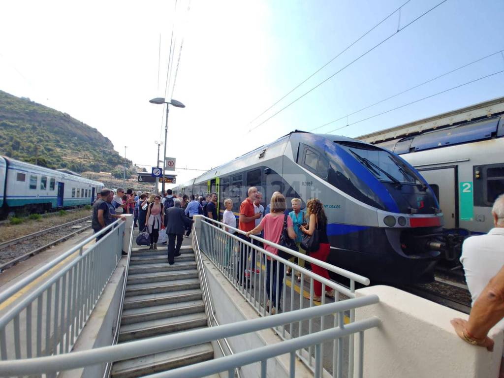 Arrivato in stazione il primo treno della "nuova" Cuneo - Ventimiglia