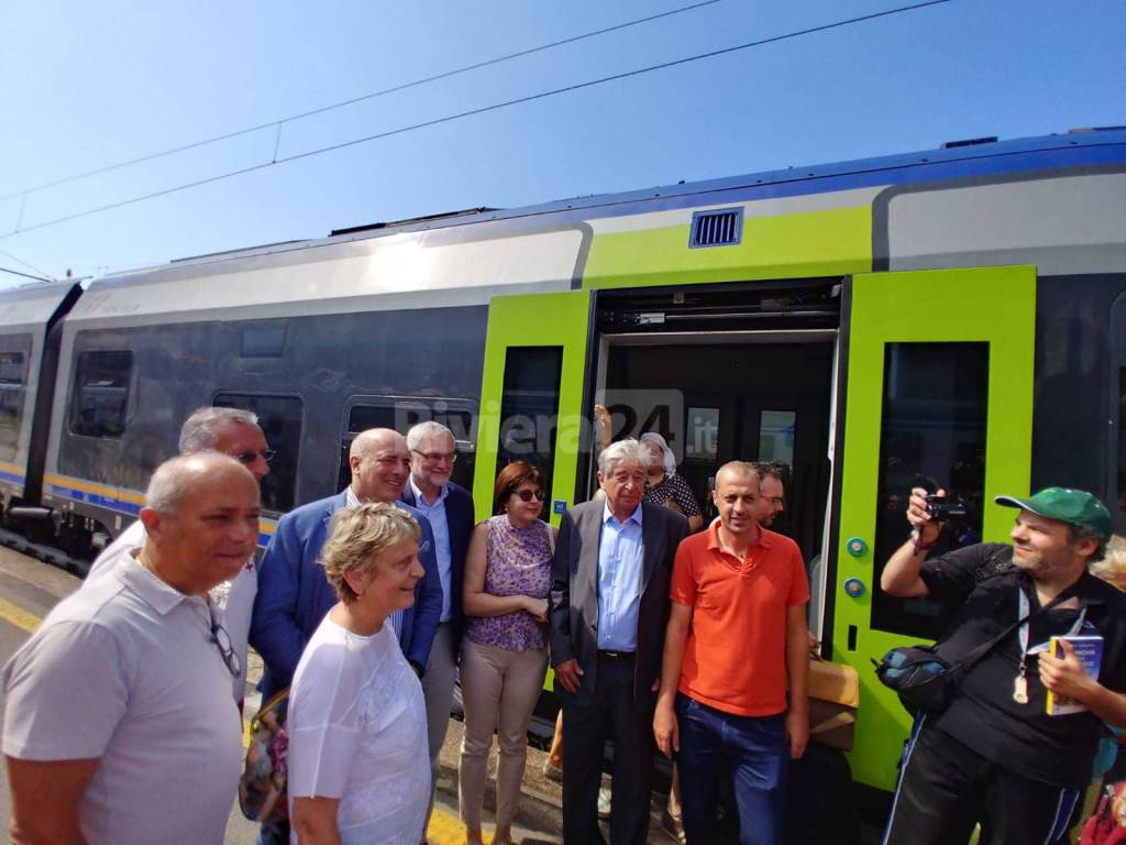 Arrivato in stazione il primo treno della &#8220;nuova&#8221; Cuneo &#8211; Ventimiglia